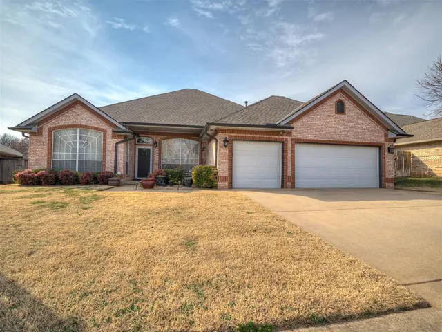Photo 2 — 2504 Harrington Court, Norman, OK 73069