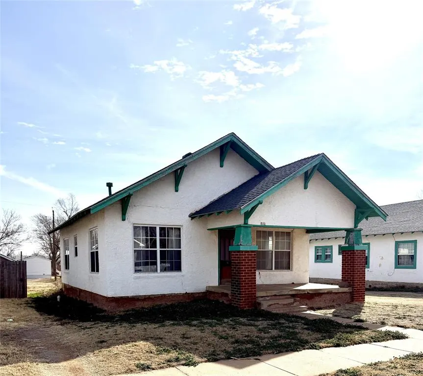 Front exterior — 512 N Bradley Street, Weatherford, OK 73096