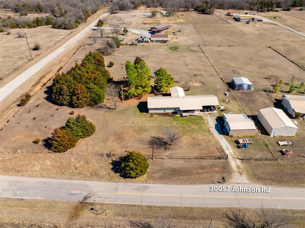 Photo 4 — 30057 Johnson Road, Maud, OK 74854