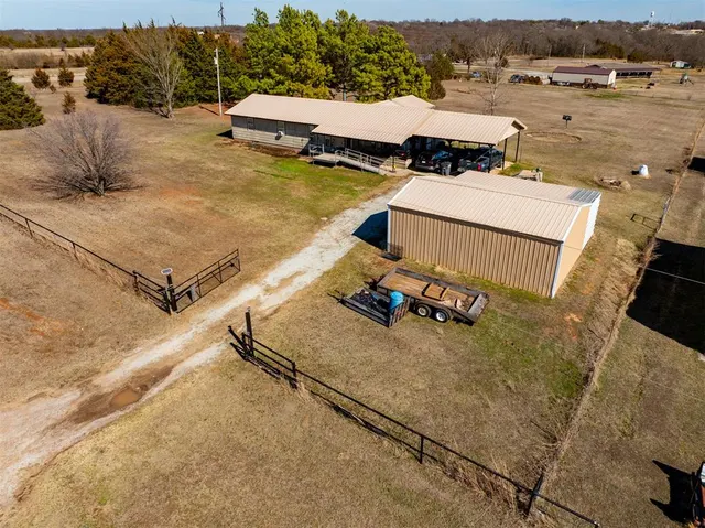Photo 5 — 30057 Johnson Road, Maud, OK 74854