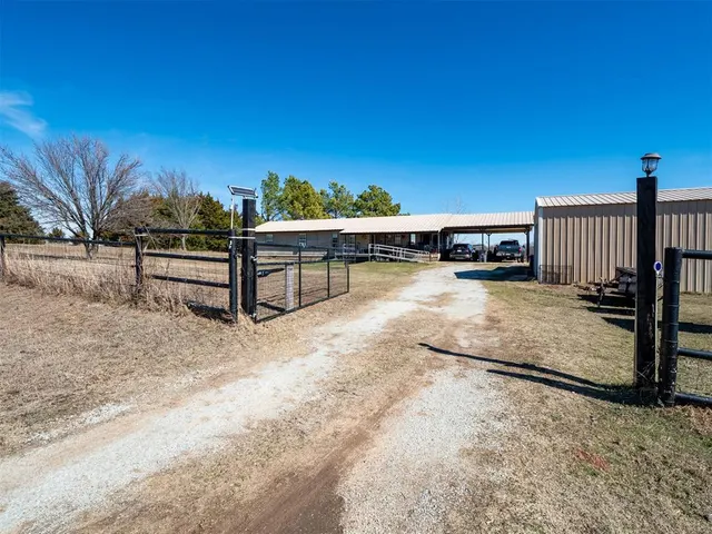 Photo 8 — 30057 Johnson Road, Maud, OK 74854