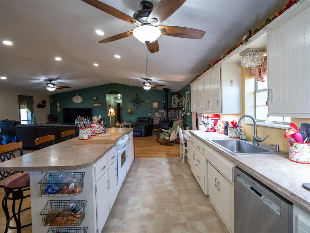 Photo 19 — 30057 Johnson Road, Maud, OK 74854
