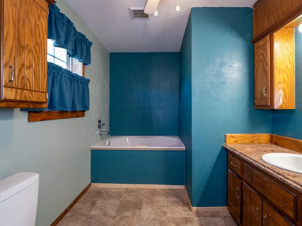 Photo 30 — 30057 Johnson Road, Maud, OK 74854