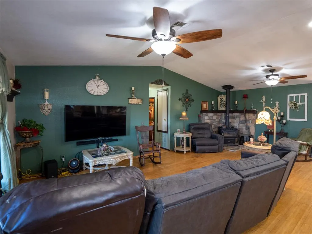 Photo 14 — 30057 Johnson Road, Maud, OK 74854