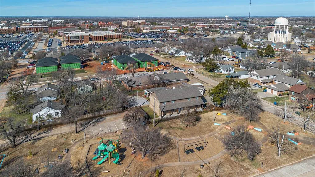 Photo 4 — 1120 E Campbell St Street 1120 & 1124, Edmond, OK 73034