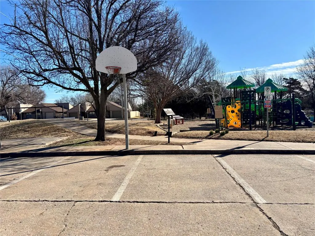 Photo 31 — 1120 E Campbell St Street 1120 & 1124, Edmond, OK 73034