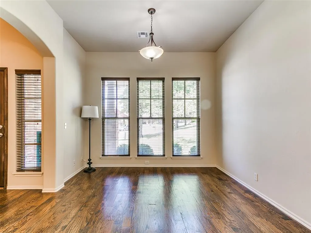 Photo 2 — 200 Nature Lane, Edmond, OK 73034