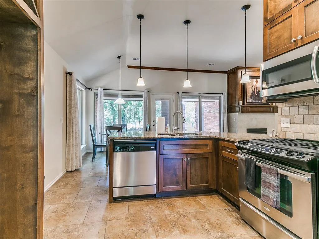 Photo 9 — 200 Nature Lane, Edmond, OK 73034
