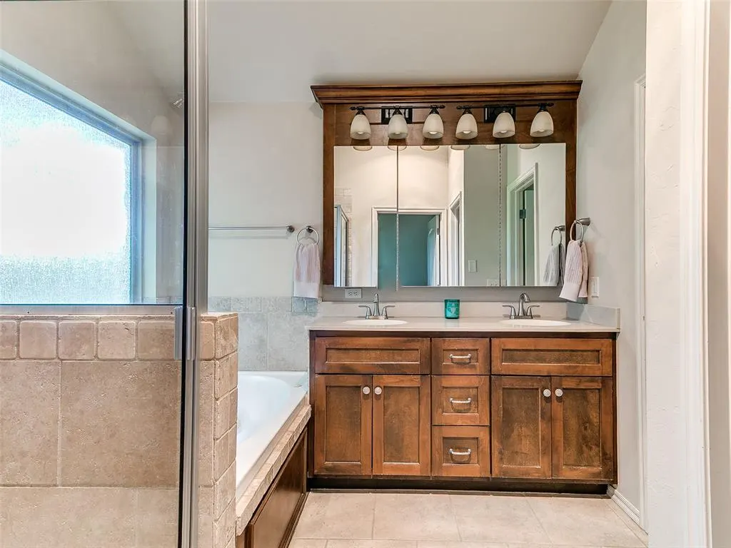 Photo 11 — 200 Nature Lane, Edmond, OK 73034