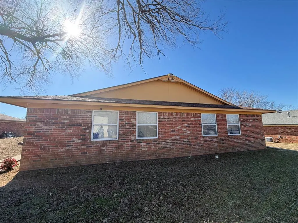 Photo 9 — 606 E Elizabeth Street, Tecumseh, OK 74873