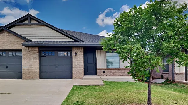 Photo 2 — 11529 Keystone Circle, Oklahoma City, OK 73114