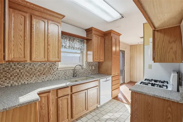 Photo 7 — 6322 Norman Avenue, Warr Acres, OK 73122