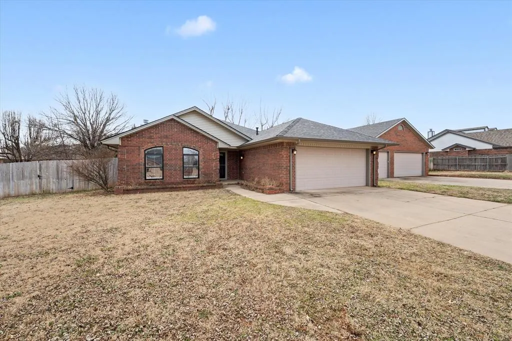 Photo 2 — 1528 E Twin Brook Terrace, Mustang, OK 73064