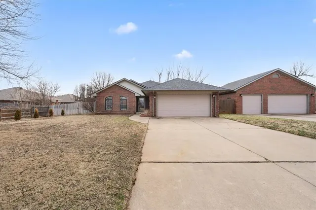 Photo 3 — 1528 E Twin Brook Terrace, Mustang, OK 73064