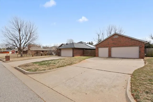 Photo 4 — 1528 E Twin Brook Terrace, Mustang, OK 73064