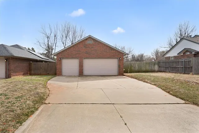 Photo 5 — 1528 E Twin Brook Terrace, Mustang, OK 73064
