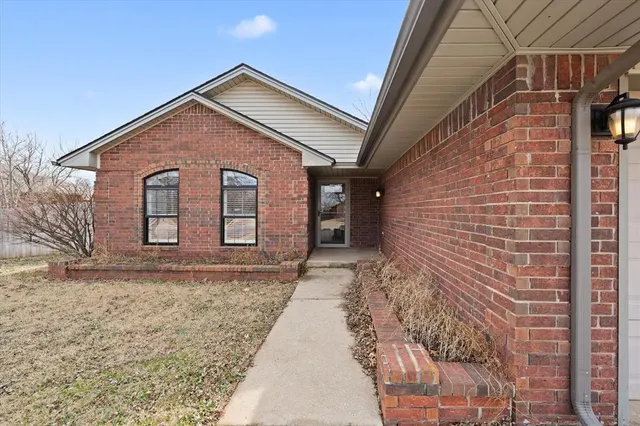 Photo 7 — 1528 E Twin Brook Terrace, Mustang, OK 73064