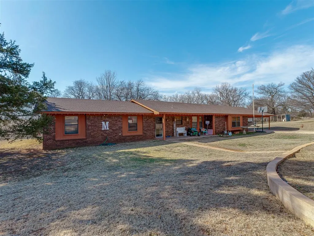 Front exterior — 1628 Old Highway 81, Chickasha, OK 73018
