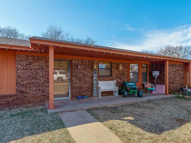 Photo 2 — 1628 Old Highway 81, Chickasha, OK 73018