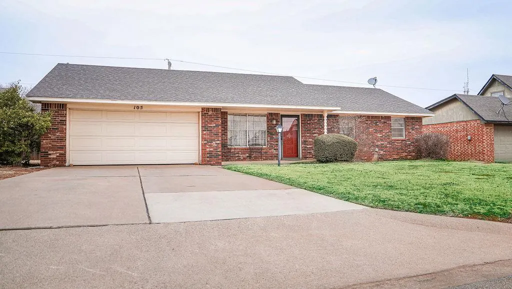 Front exterior — 105 Mitchell Drive, Elk City, OK 73644