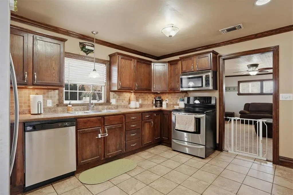 Photo 13 — 1801 N Louis Tittle Avenue, Mangum, OK 73554