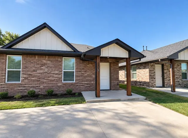 Photo 2 — 324 NW 122nd Street 1, Oklahoma City, OK 73114