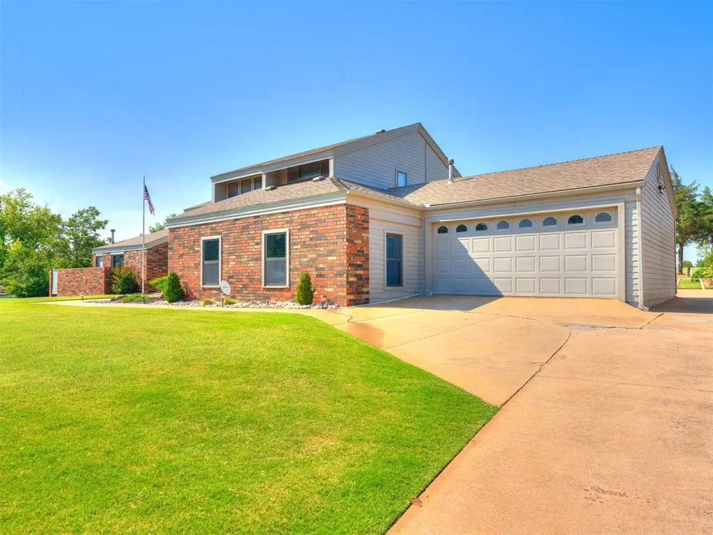 Photo 2 — 4017 Cherry Hill Lane, Oklahoma City, OK 73120