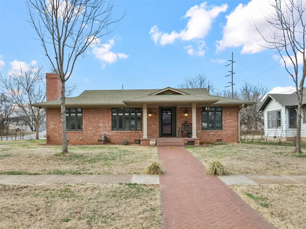 Front exterior — 421 W Bert Avenue, Pauls Valley, OK 73075