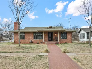 Sold home at 421 W Bert Avenue