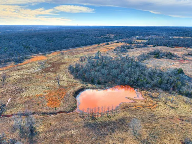 Photo 2 — Oak Ridge Dr Drive, Noble, OK 73068