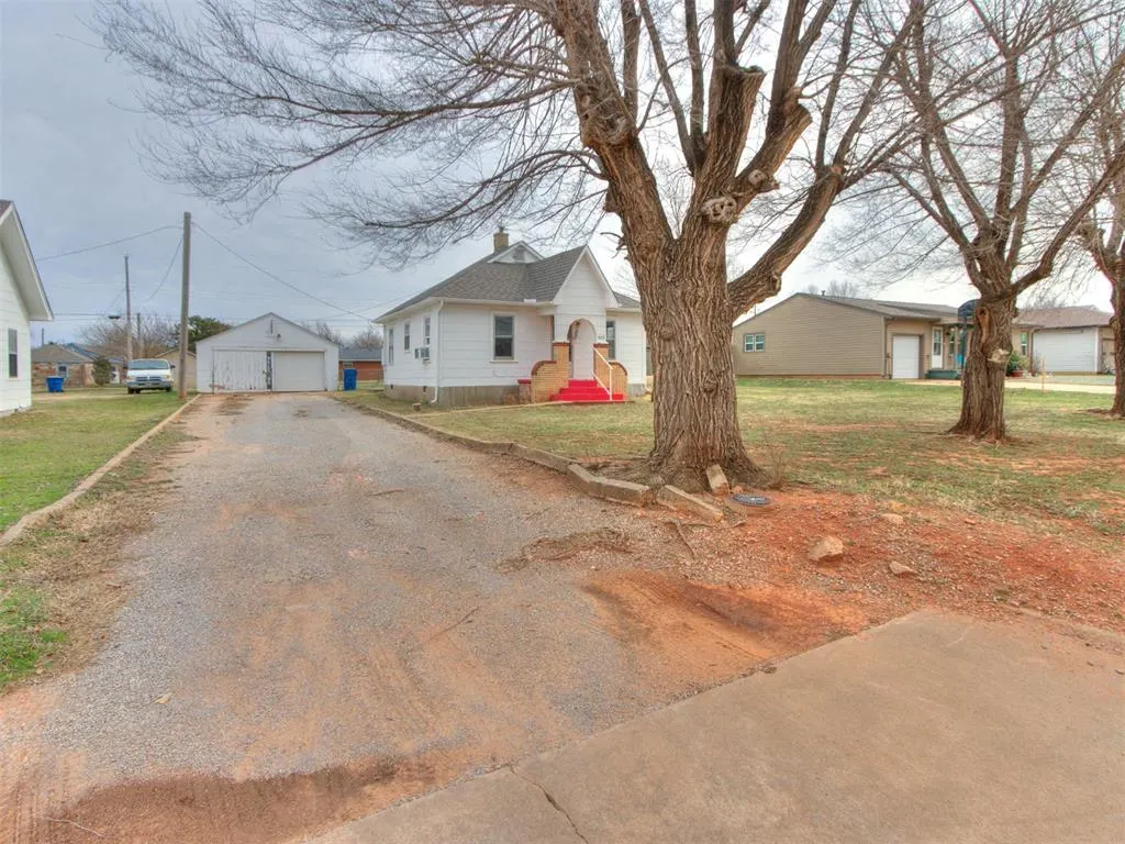 Photo 4 — 923 S 12th Street, Kingfisher, OK 73750