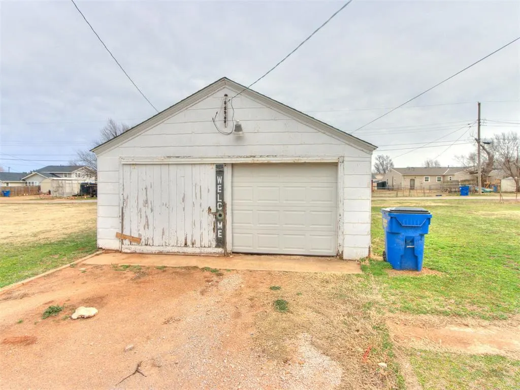 Photo 5 — 923 S 12th Street, Kingfisher, OK 73750