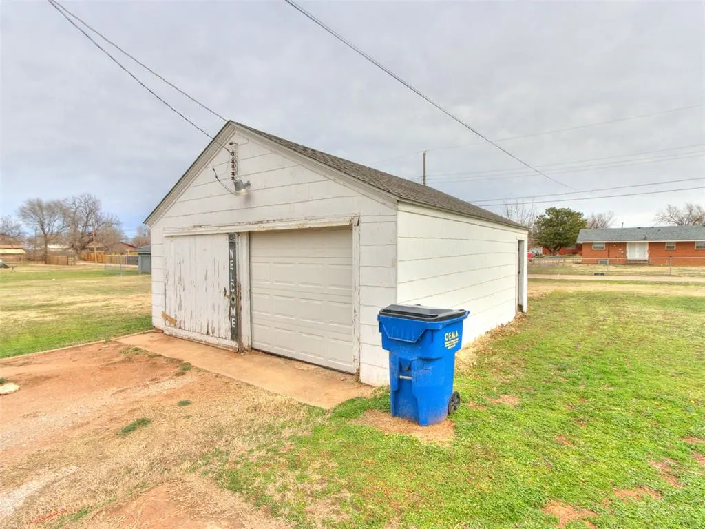 Photo 6 — 923 S 12th Street, Kingfisher, OK 73750