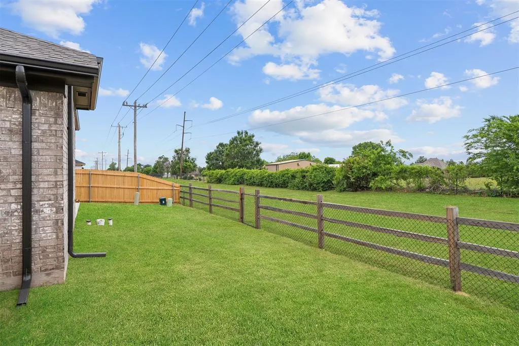 Photo 33 — 1305 SW 157th Street, Moore, OK 73170