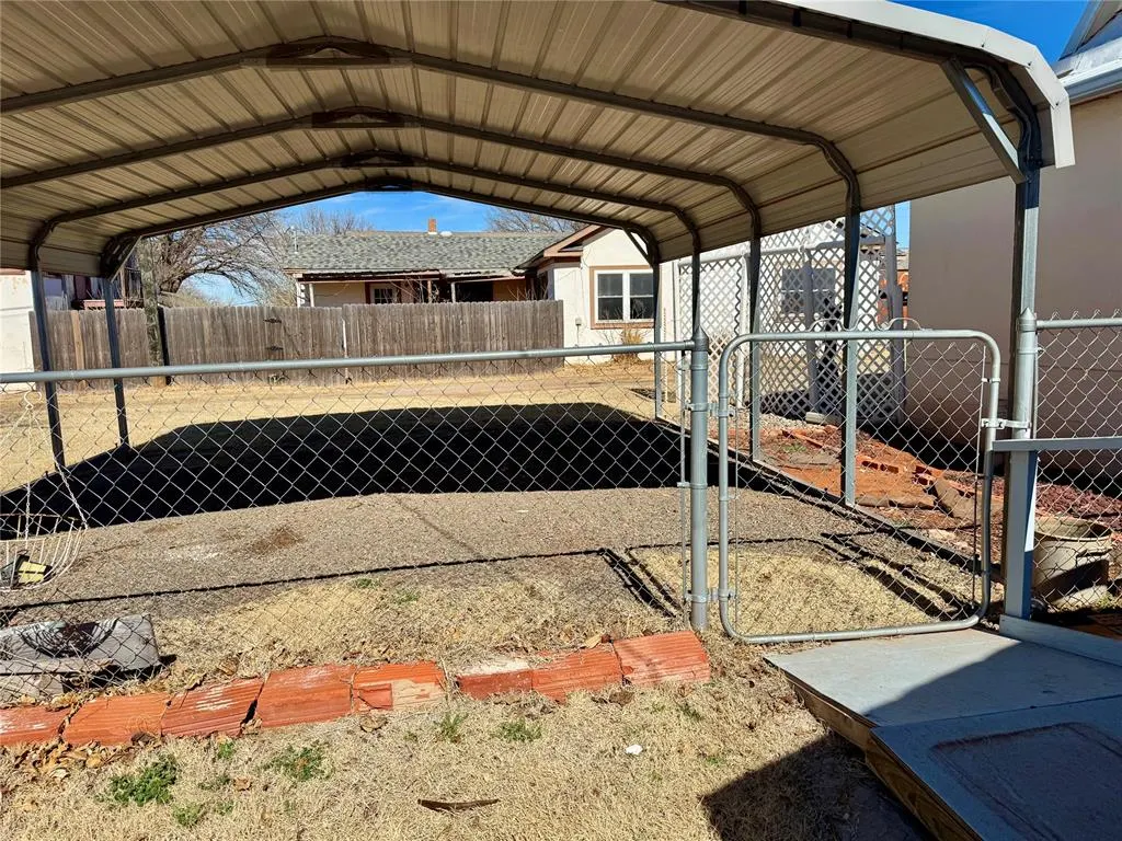 Photo 5 — 308 S Cearlock Avenue, Cheyenne, OK 73628