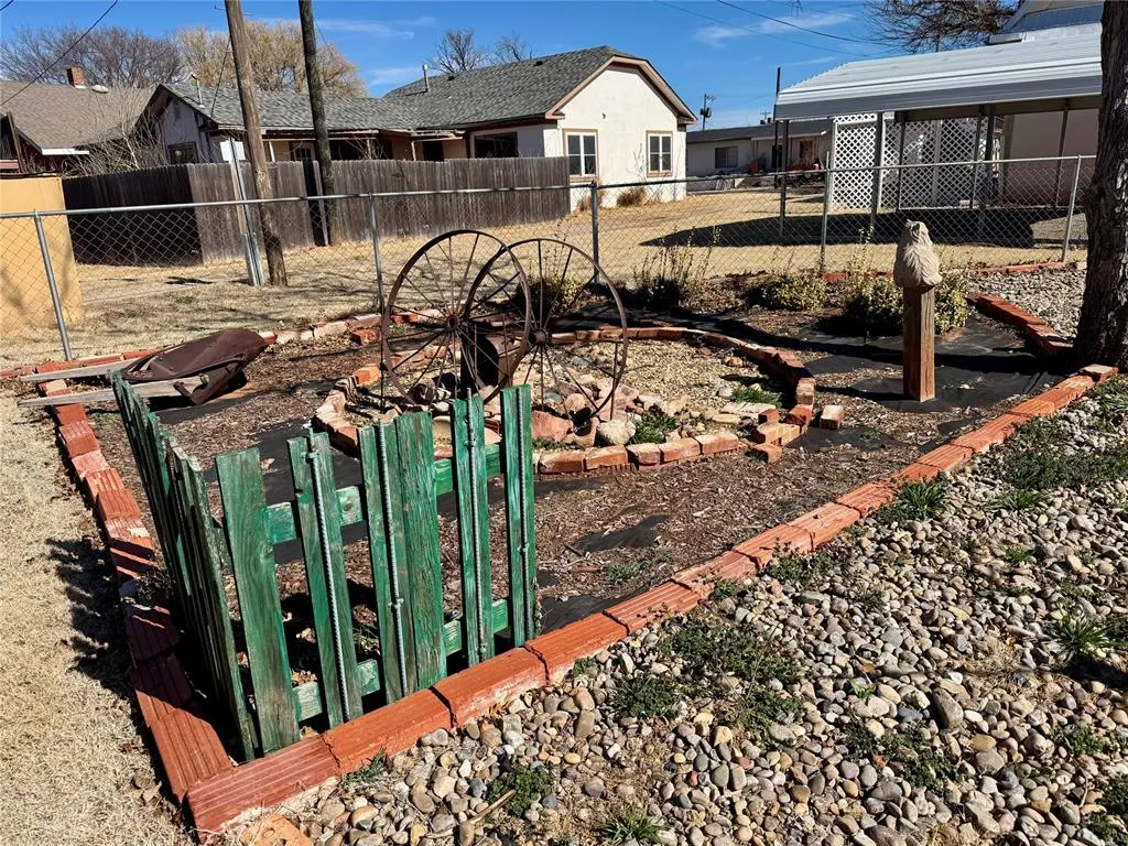 Photo 6 — 308 S Cearlock Avenue, Cheyenne, OK 73628