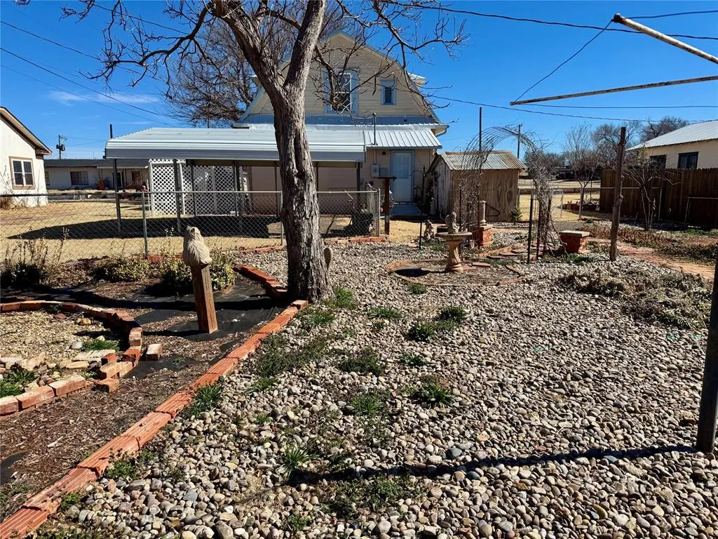 Photo 7 — 308 S Cearlock Avenue, Cheyenne, OK 73628