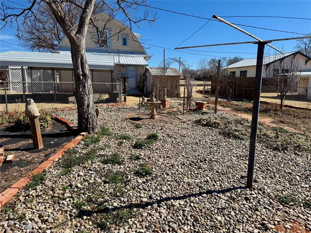 Photo 38 — 308 S Cearlock Avenue, Cheyenne, OK 73628