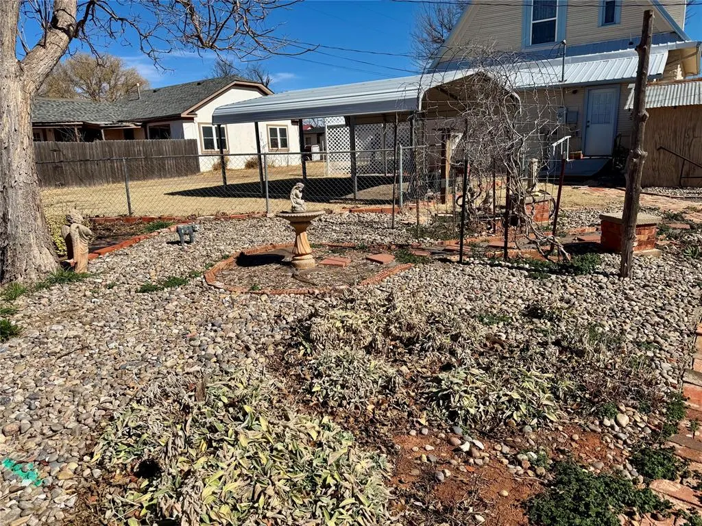 Photo 9 — 308 S Cearlock Avenue, Cheyenne, OK 73628