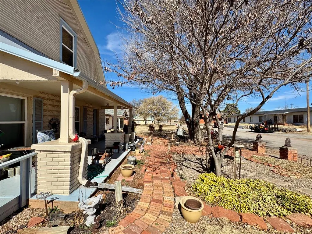 Photo 24 — 308 S Cearlock Avenue, Cheyenne, OK 73628