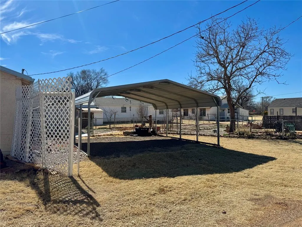 Photo 26 — 308 S Cearlock Avenue, Cheyenne, OK 73628
