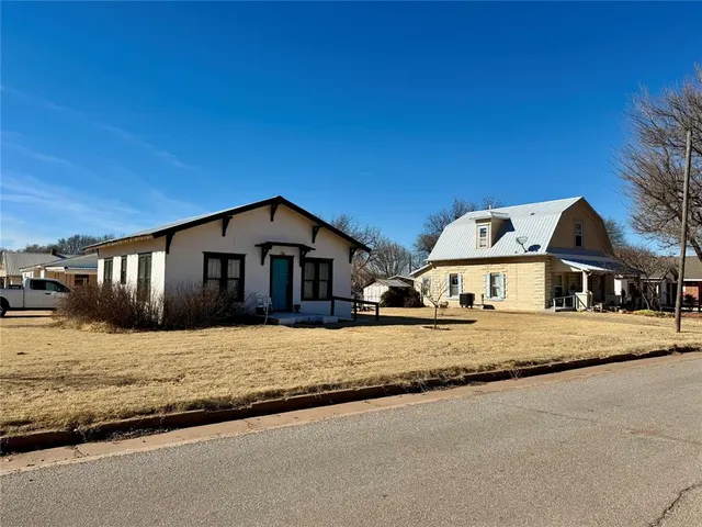 Photo 3 — 308 S Cearlock Avenue, Cheyenne, OK 73628