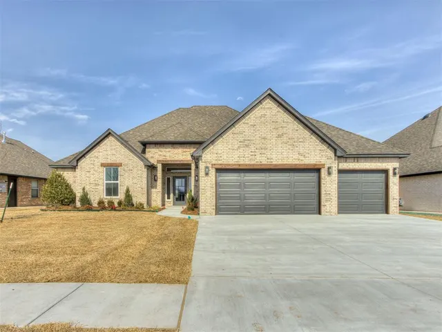 Photo 2 — 1913 SW 40th Street, Moore, OK 73160