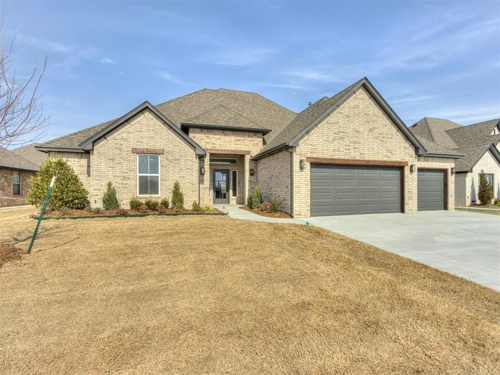 Photo 3 — 1913 SW 40th Street, Moore, OK 73160