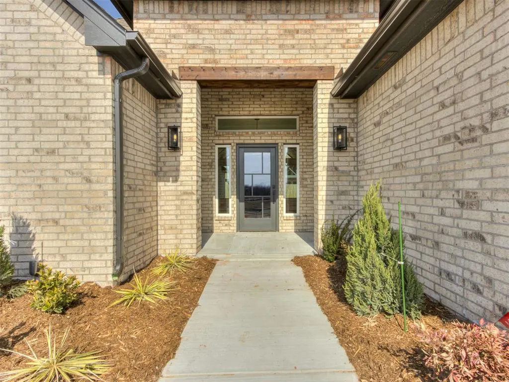 Photo 4 — 1913 SW 40th Street, Moore, OK 73160