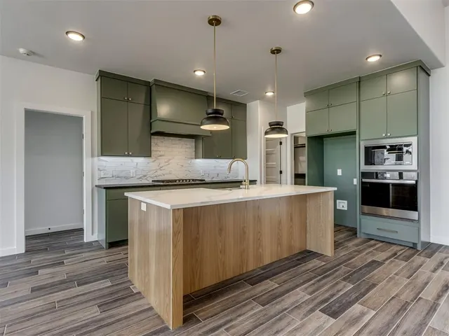 Photo 7 — 1913 SW 40th Street, Moore, OK 73160