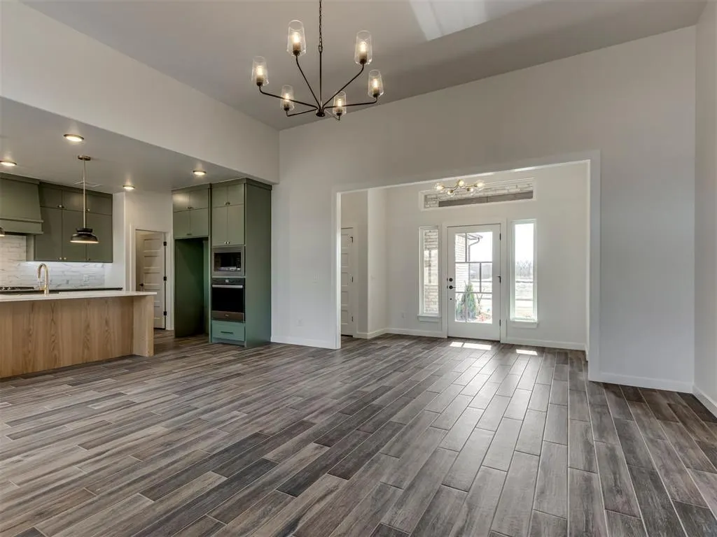 Photo 12 — 1913 SW 40th Street, Moore, OK 73160