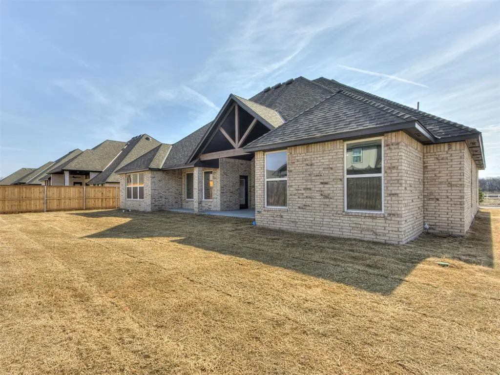 Photo 33 — 1913 SW 40th Street, Moore, OK 73160