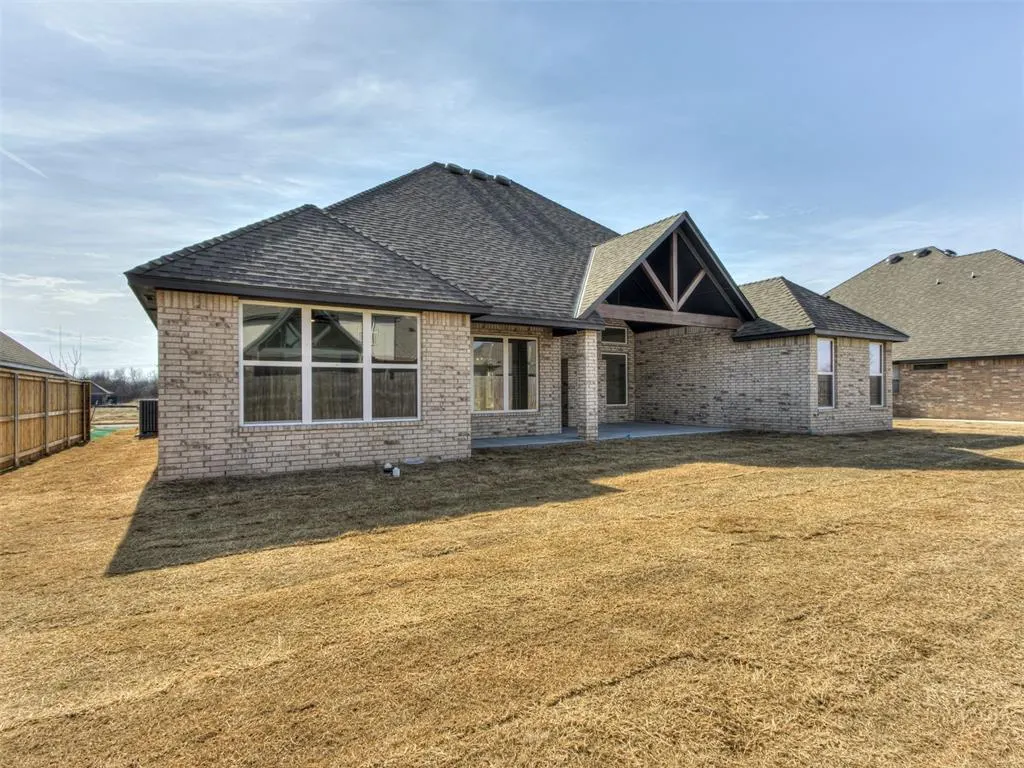 Photo 34 — 1913 SW 40th Street, Moore, OK 73160
