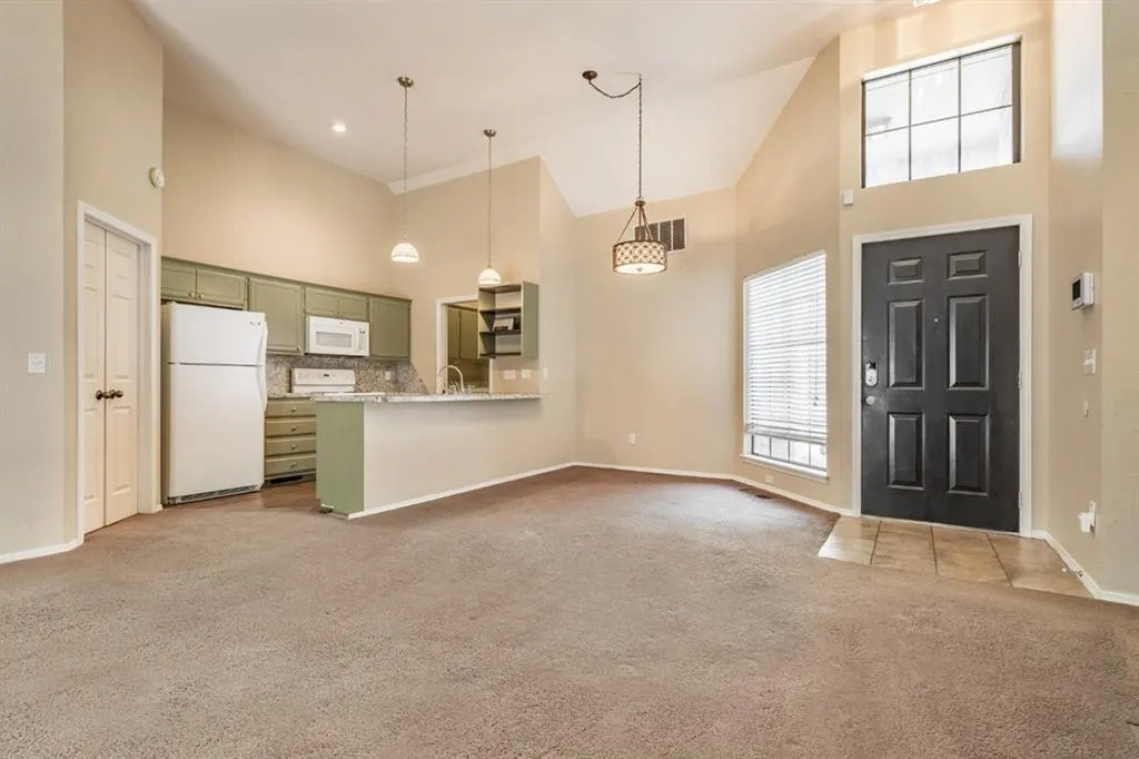 Photo 2 — 904 Merlin Circle, Norman, OK 73072